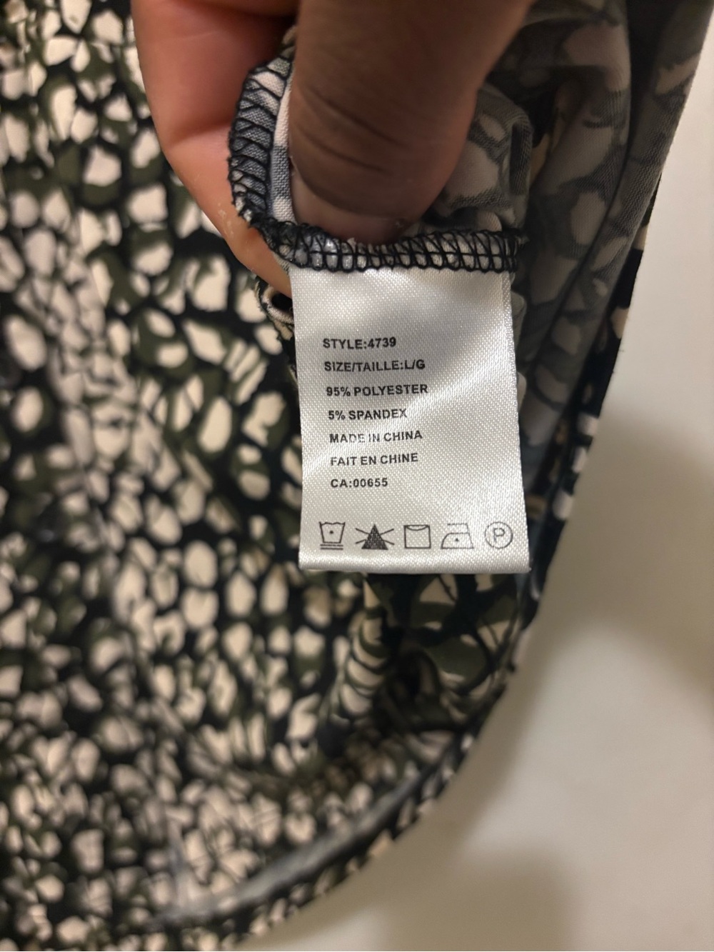 Reitmans Abstract Print Ruffle Button-Front Blouse Size Large - Picture 7 of 7